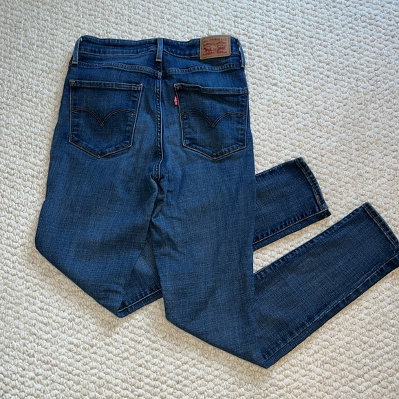 Levi’s High Rise Skinny Jeans - Picture 3 of 5